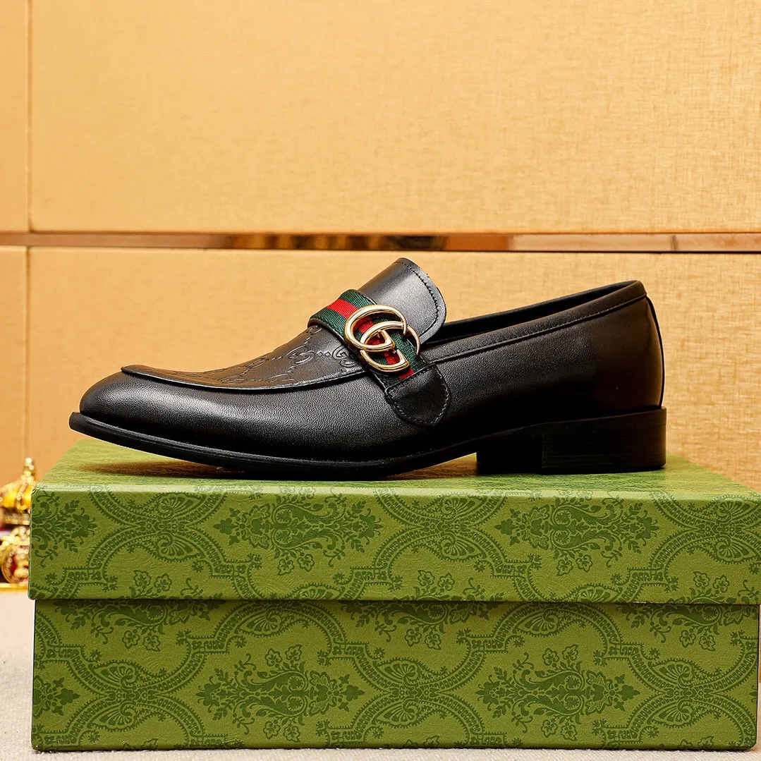 Men's shoes 💰400 💐 Product trademark: GUCCI "Gucci" casual leather shoes Regular size: 39-44 (38.45.46🉑️Customized) Product materials: Selected imported first-layer calfskin embossed upper + luxury hardware buckle, imported 🐑 sheepskin lining. Strong three-dimensional visual effect, original combination outsole Color: 1⃣️color optional